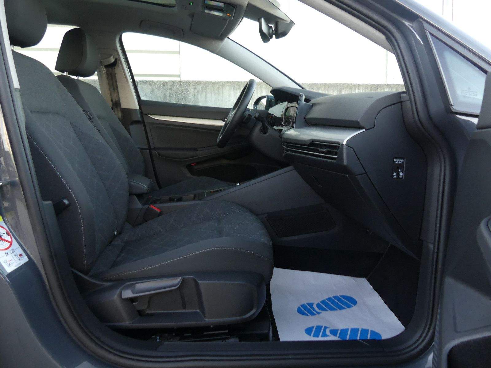 VW Golf 8 Life 1.5 eTSI Standheiz. Panorama Head-Up