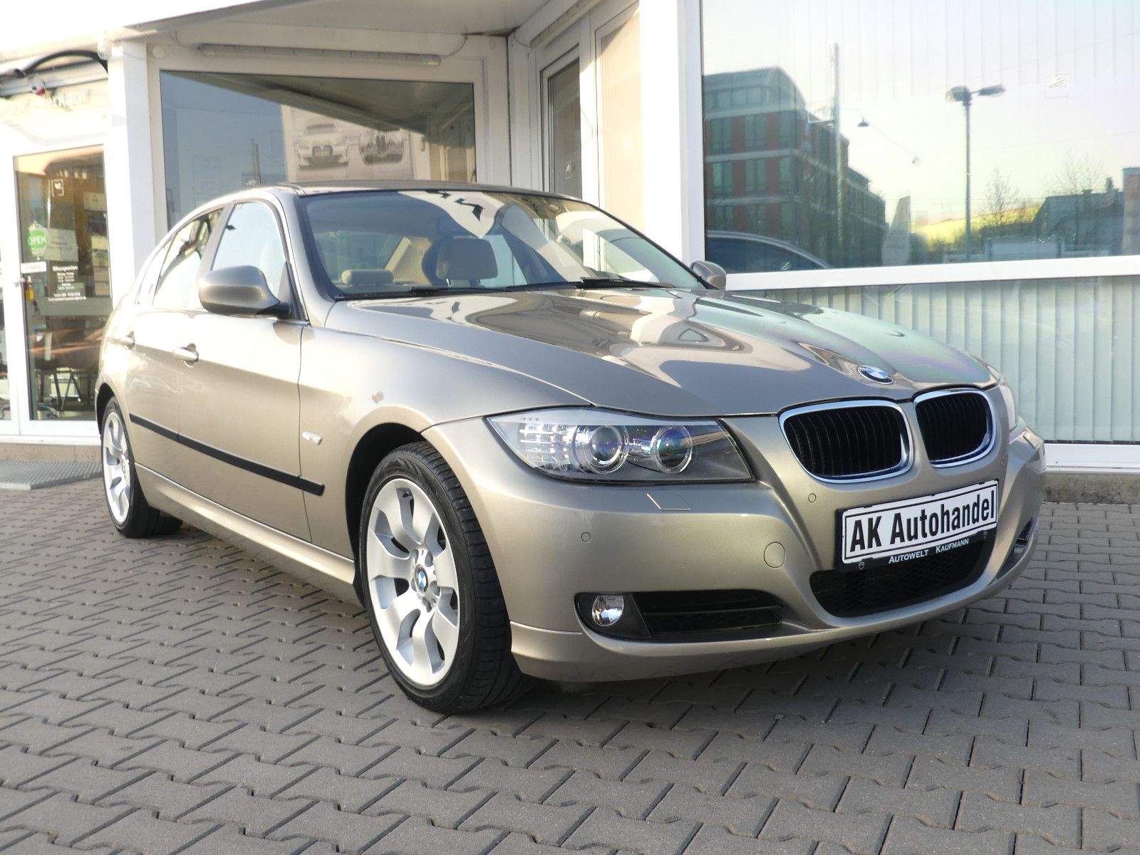 BMW 320i Limousine Xenon PDC Sitzheizung Elektr.Sitz