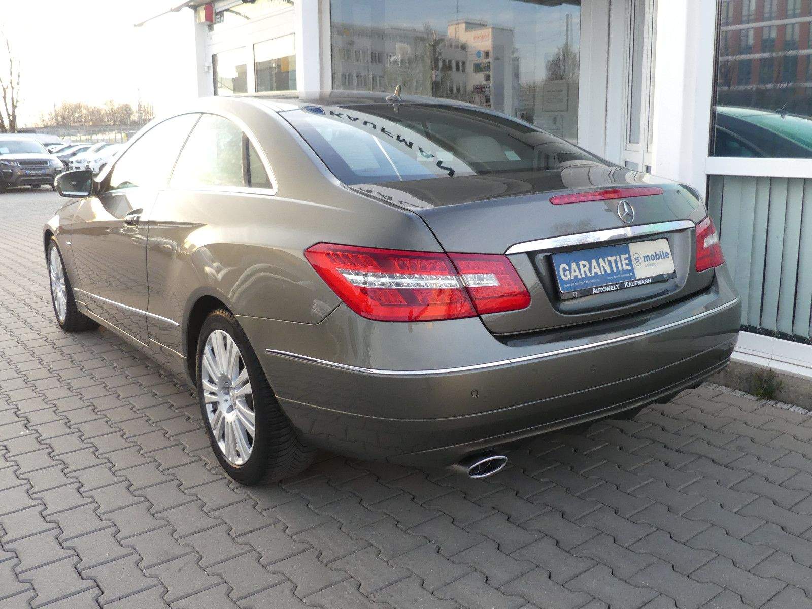 MERCEDES-BENZ E250 Coupé CGI Avantgarde 1.Hand Navi PDC Tempo