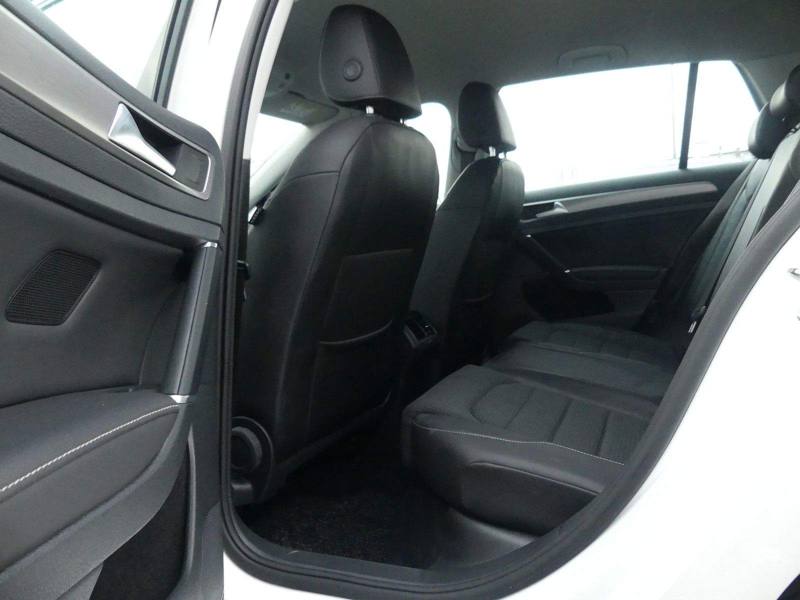 VW Golf 7 Lim. Comfortline Bi-Xenon BMT PDC Navi