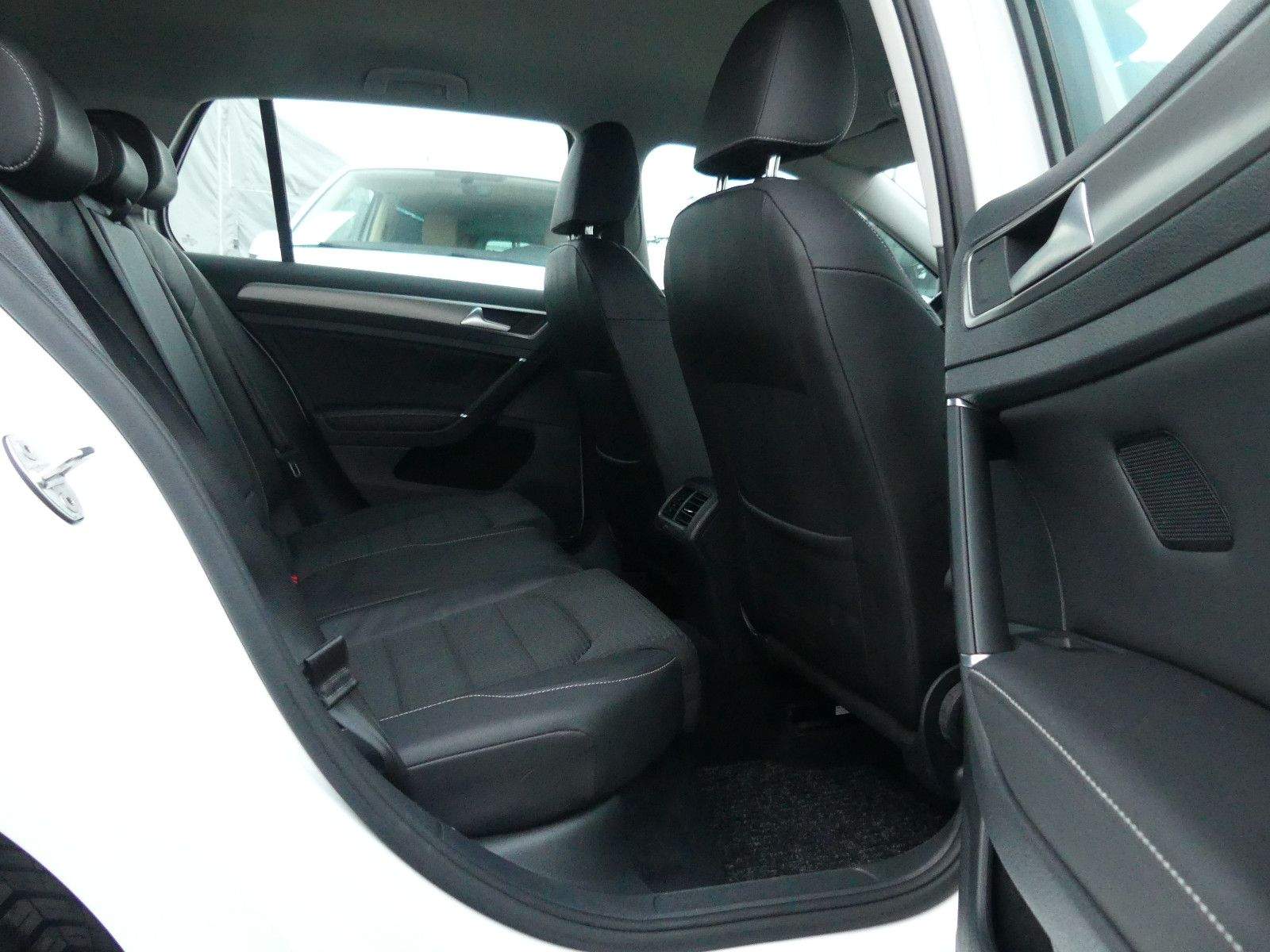 VW Golf 7 Lim. Comfortline Bi-Xenon BMT PDC Navi