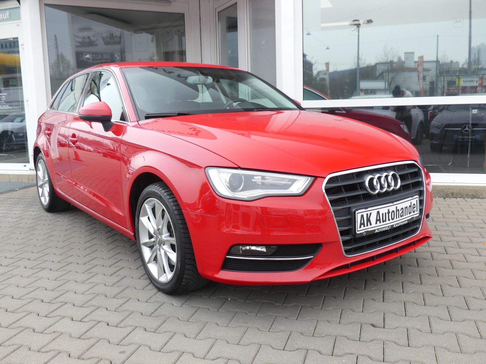 AUDI A3 Sportback Aut. Ambiente Bi-Xenon Tempomat PDC