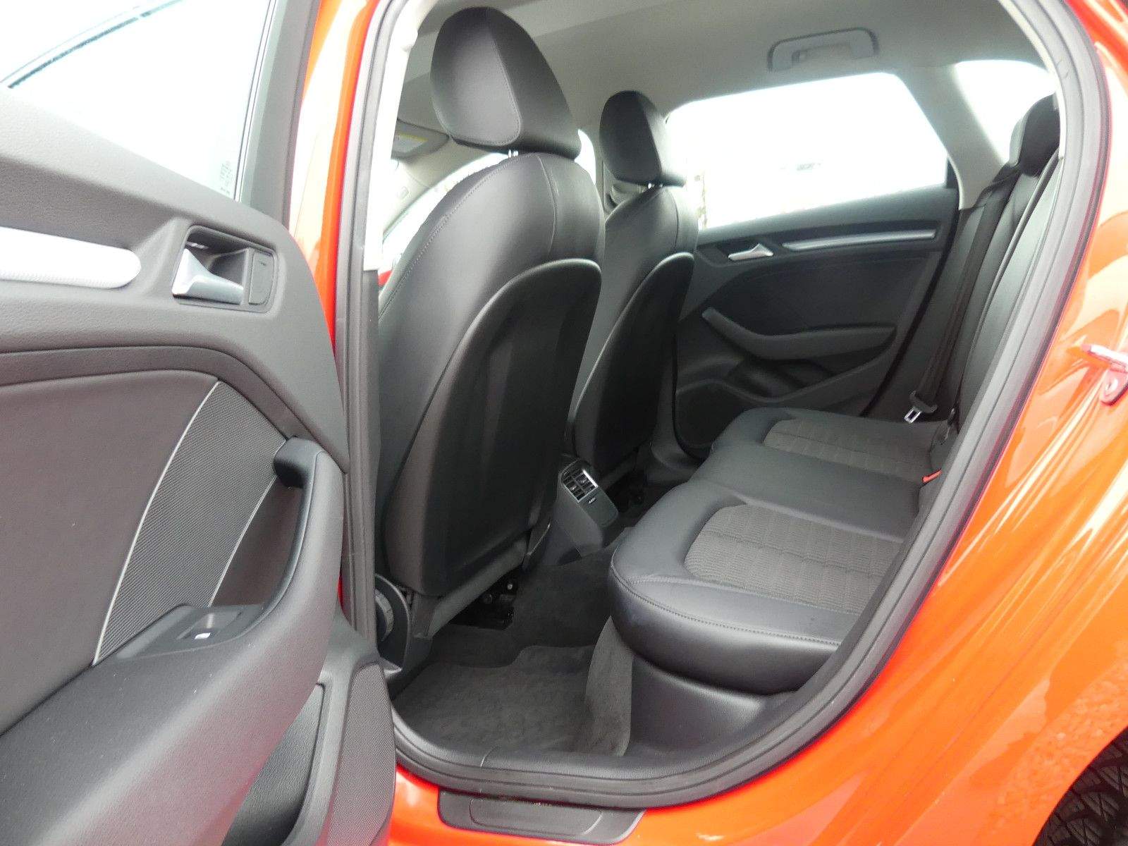 AUDI A3 Sportback Aut. Ambiente Bi-Xenon Tempomat PDC