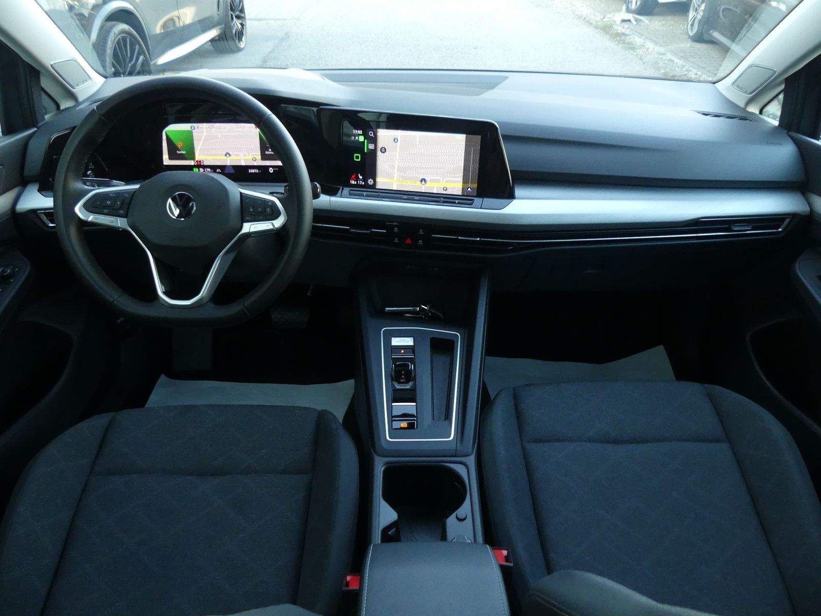 VW Golf 8 Life 1.5 eTSI Standheiz. Panorama Head-Up