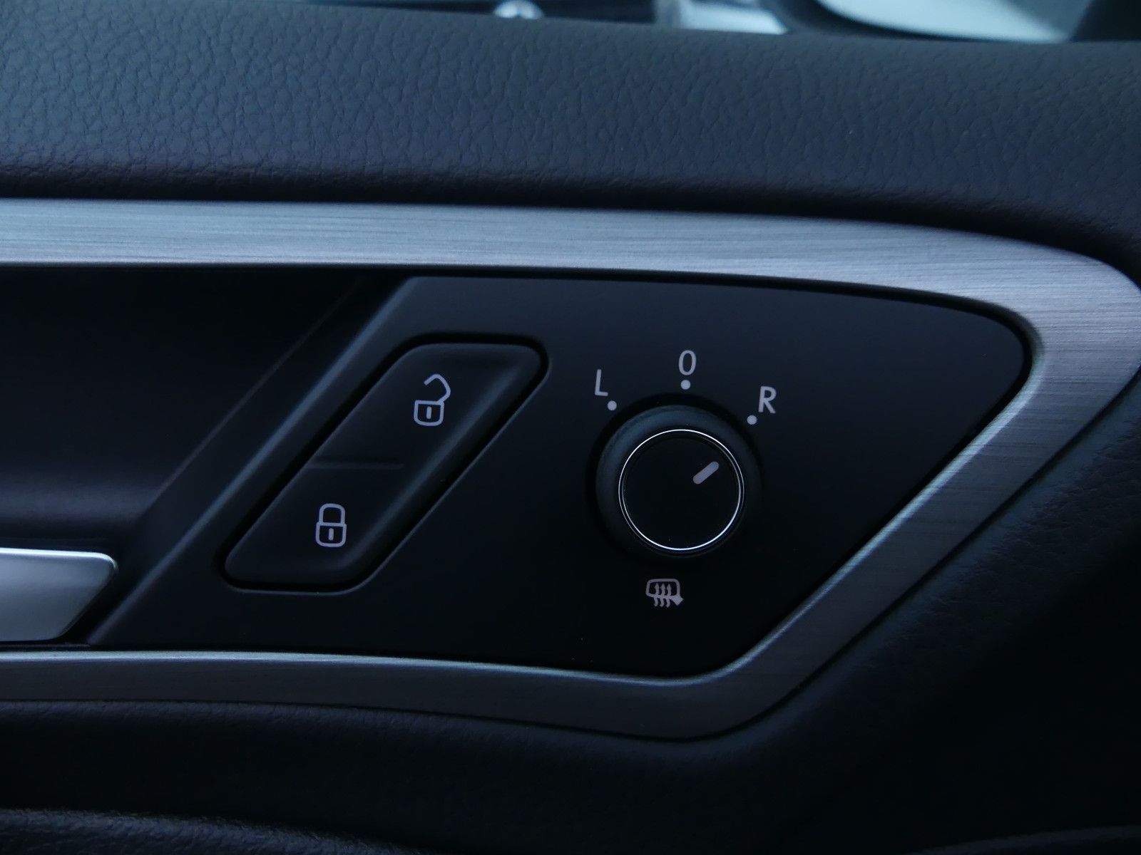 VW Golf 7 Lim. Comfortline Bi-Xenon BMT PDC Navi