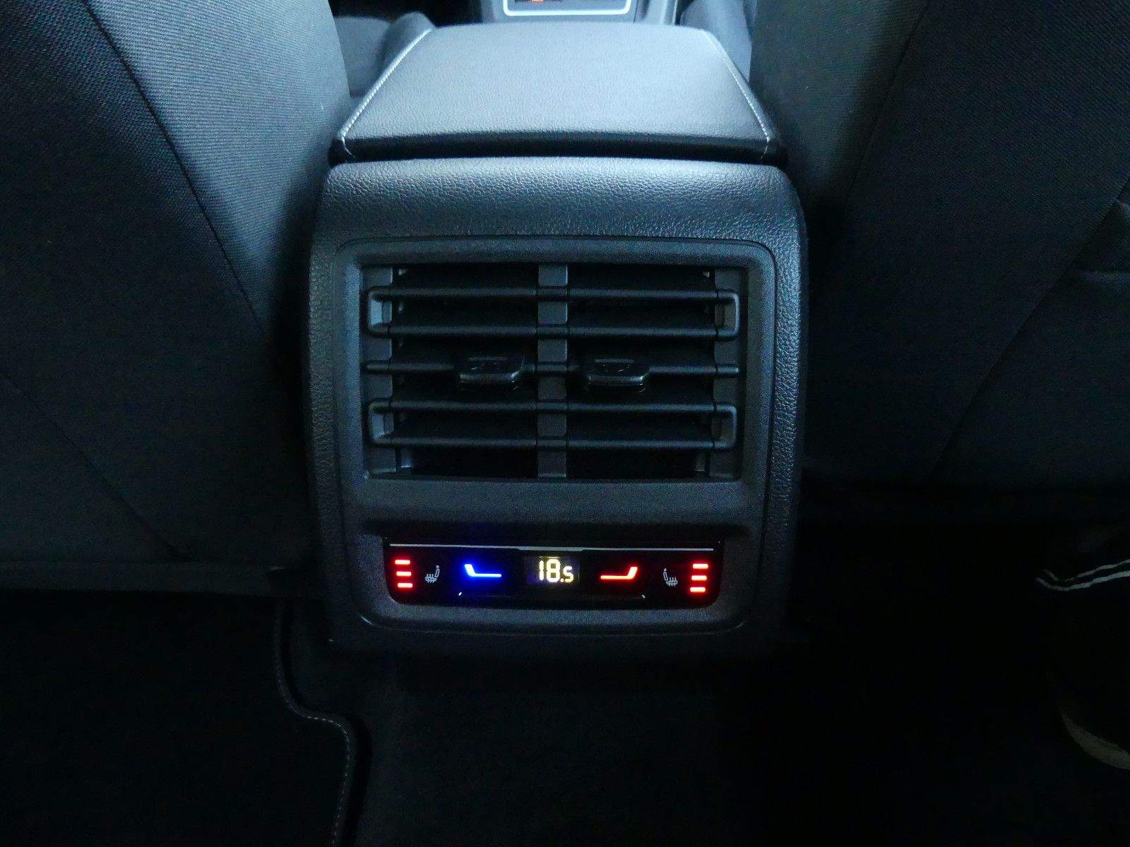 VW Golf 8 Life 1.5 eTSI Standheiz. Panorama Head-Up