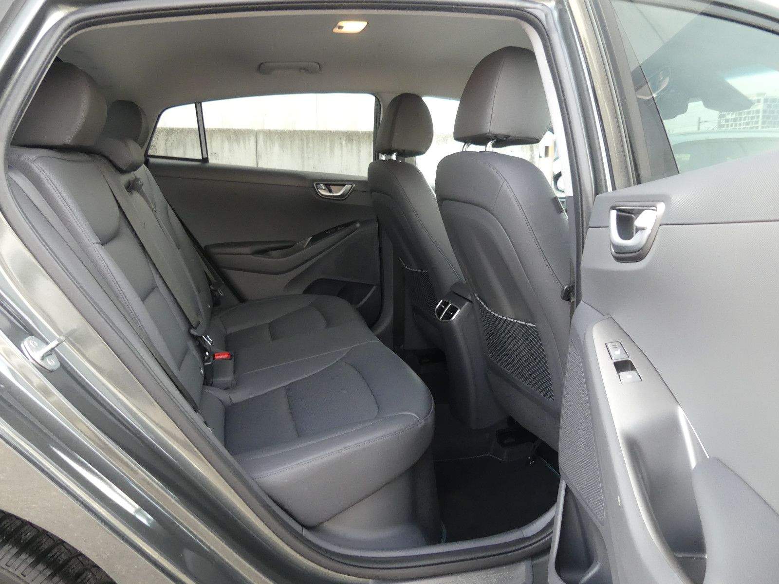 HYUNDAI IONIQ Prime ACC LED Cam. Leder Navi CarPlay DAB