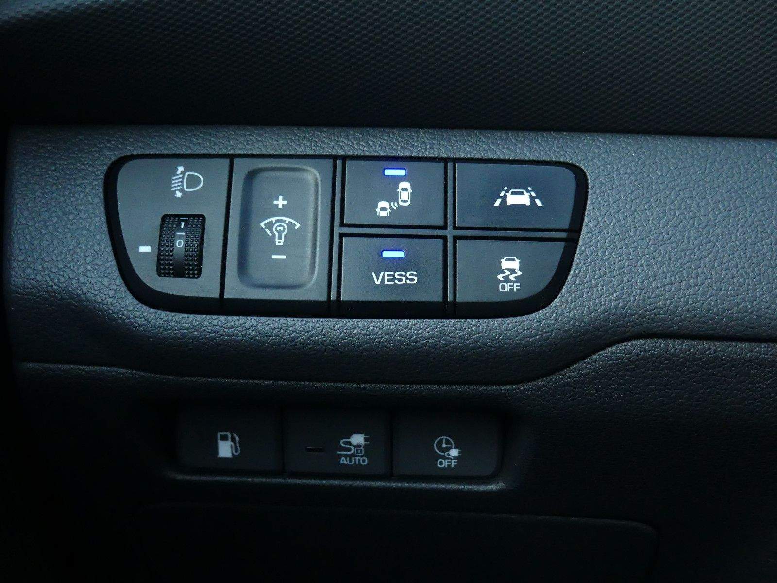 HYUNDAI IONIQ Prime ACC LED Cam. Leder Navi CarPlay DAB