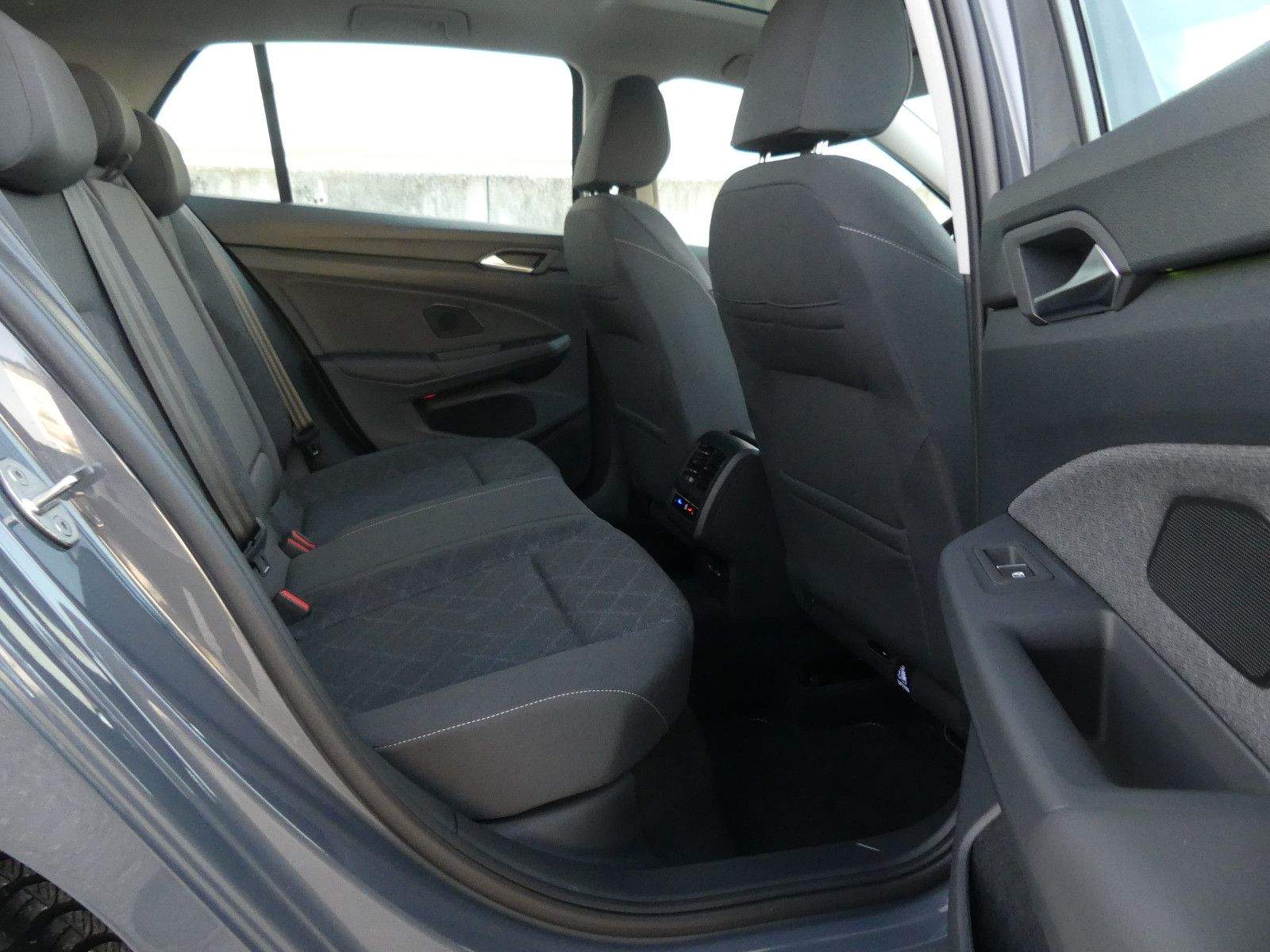 VW Golf 8 Life 1.5 eTSI Standheiz. Panorama Head-Up