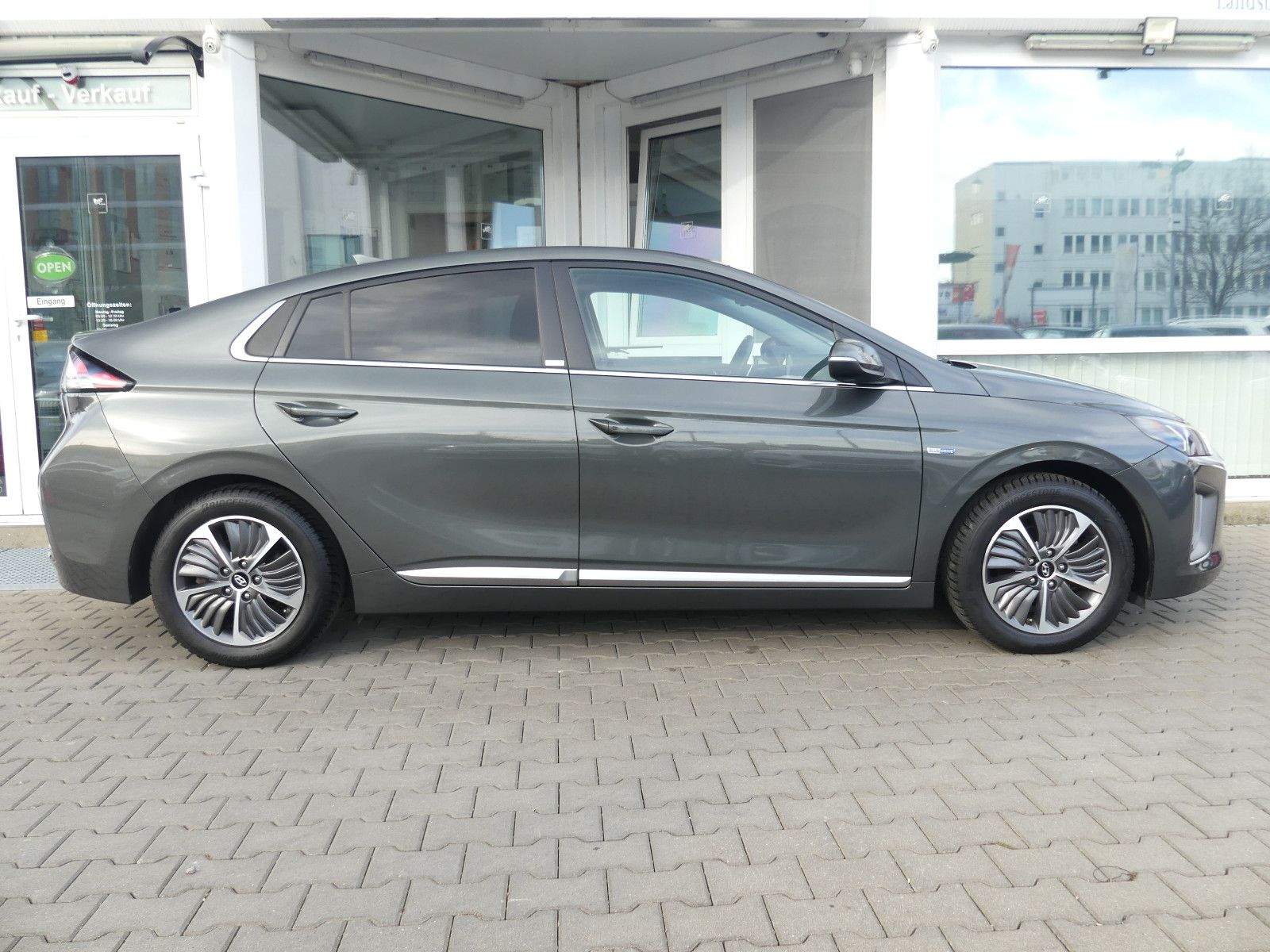 HYUNDAI IONIQ Prime ACC LED Cam. Leder Navi CarPlay DAB