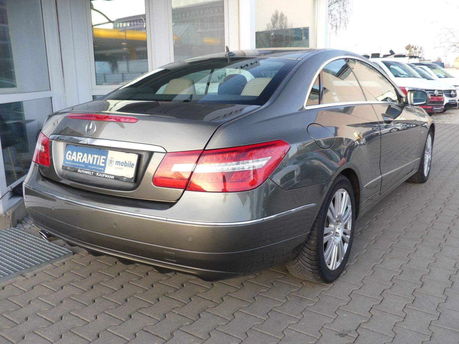 MERCEDES-BENZ E250 Coupé CGI Avantgarde 1.Hand Navi PDC Tempo