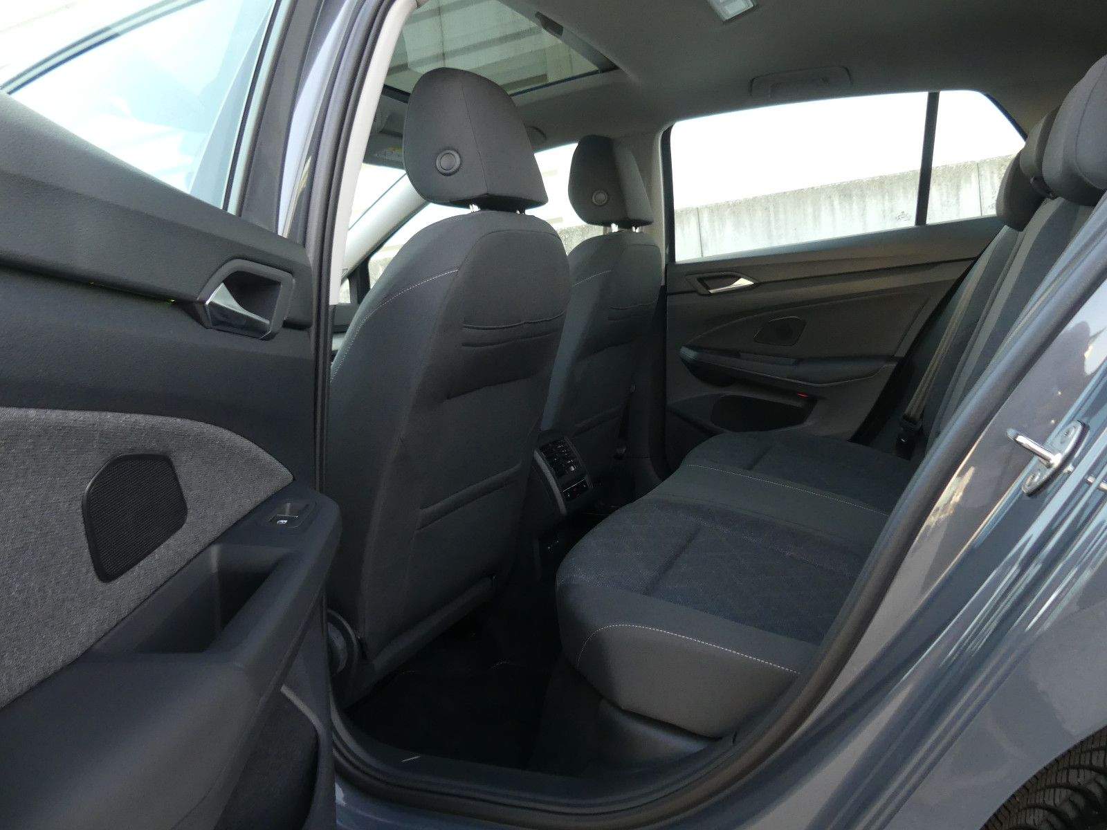 VW Golf 8 Life 1.5 eTSI Standheiz. Panorama Head-Up