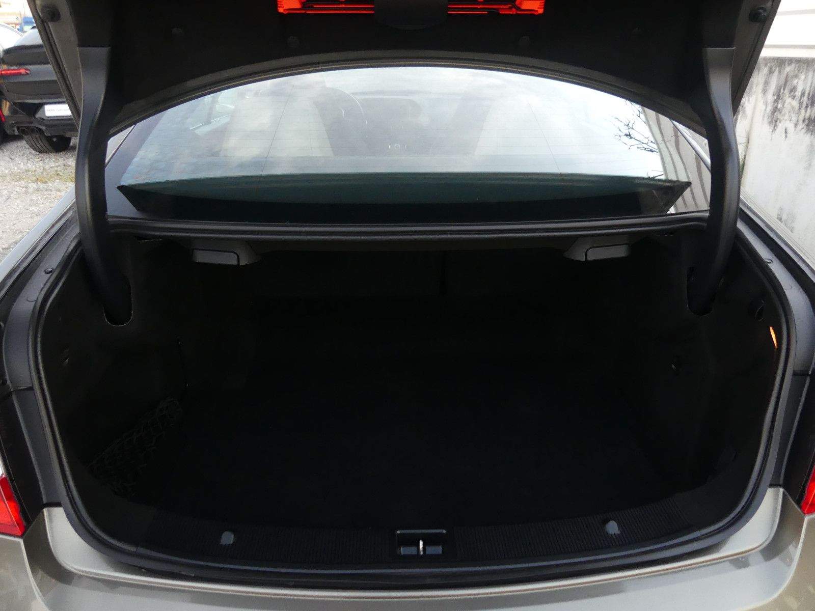 MERCEDES-BENZ E250 Coupé CGI Avantgarde 1.Hand Navi PDC Tempo