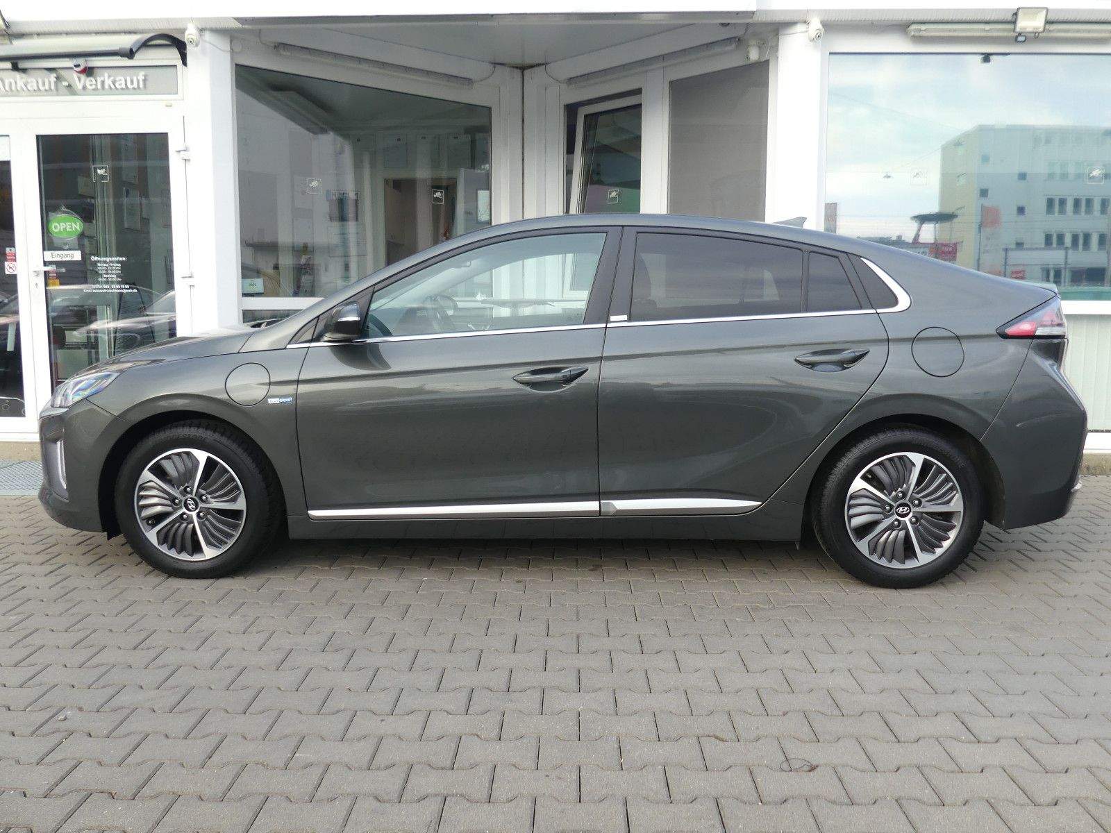 HYUNDAI IONIQ Prime ACC LED Cam. Leder Navi CarPlay DAB