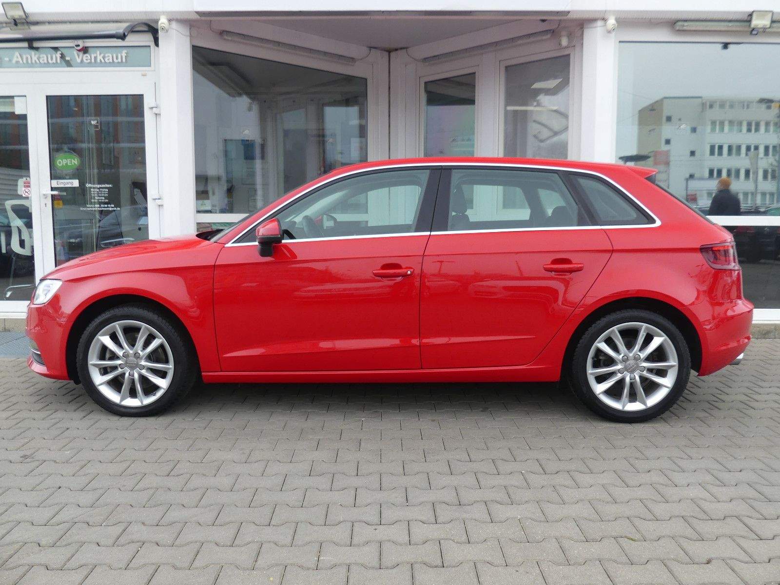 AUDI A3 Sportback Aut. Ambiente Bi-Xenon Tempomat PDC