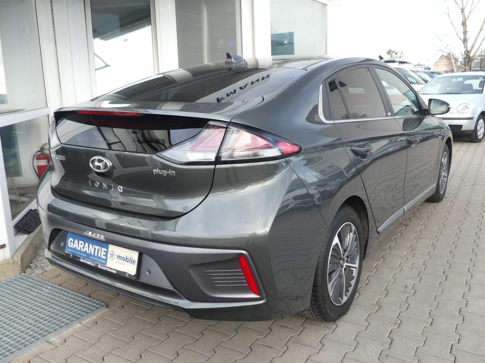 HYUNDAI IONIQ Prime ACC LED Cam. Leder Navi CarPlay DAB