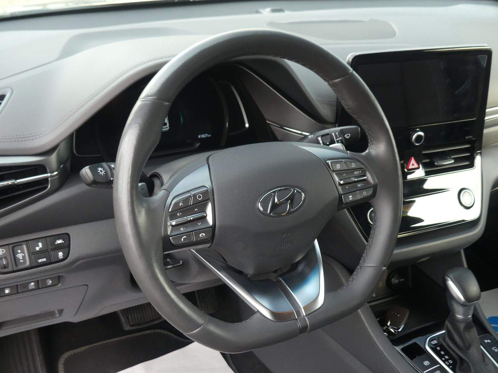 HYUNDAI IONIQ Prime ACC LED Cam. Leder Navi CarPlay DAB