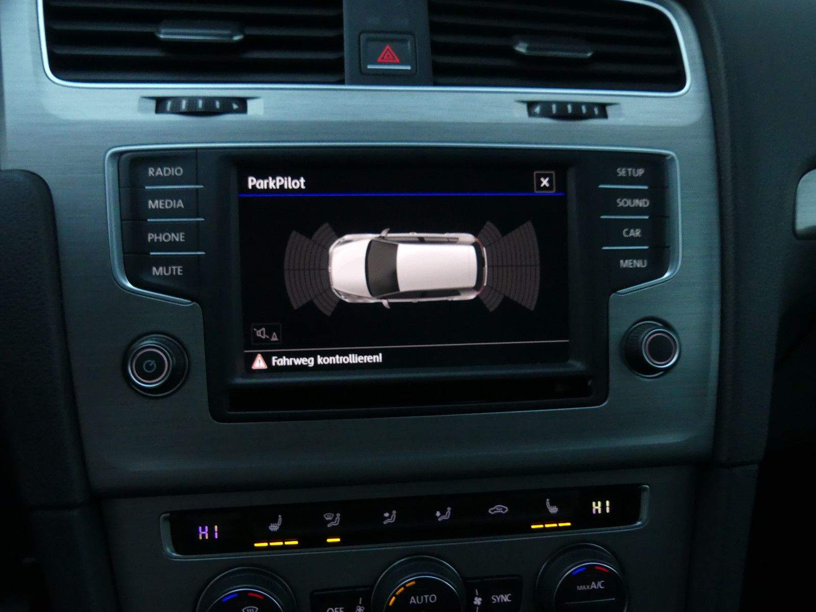 VW Golf 7 Lim. Comfortline Bi-Xenon BMT PDC Navi