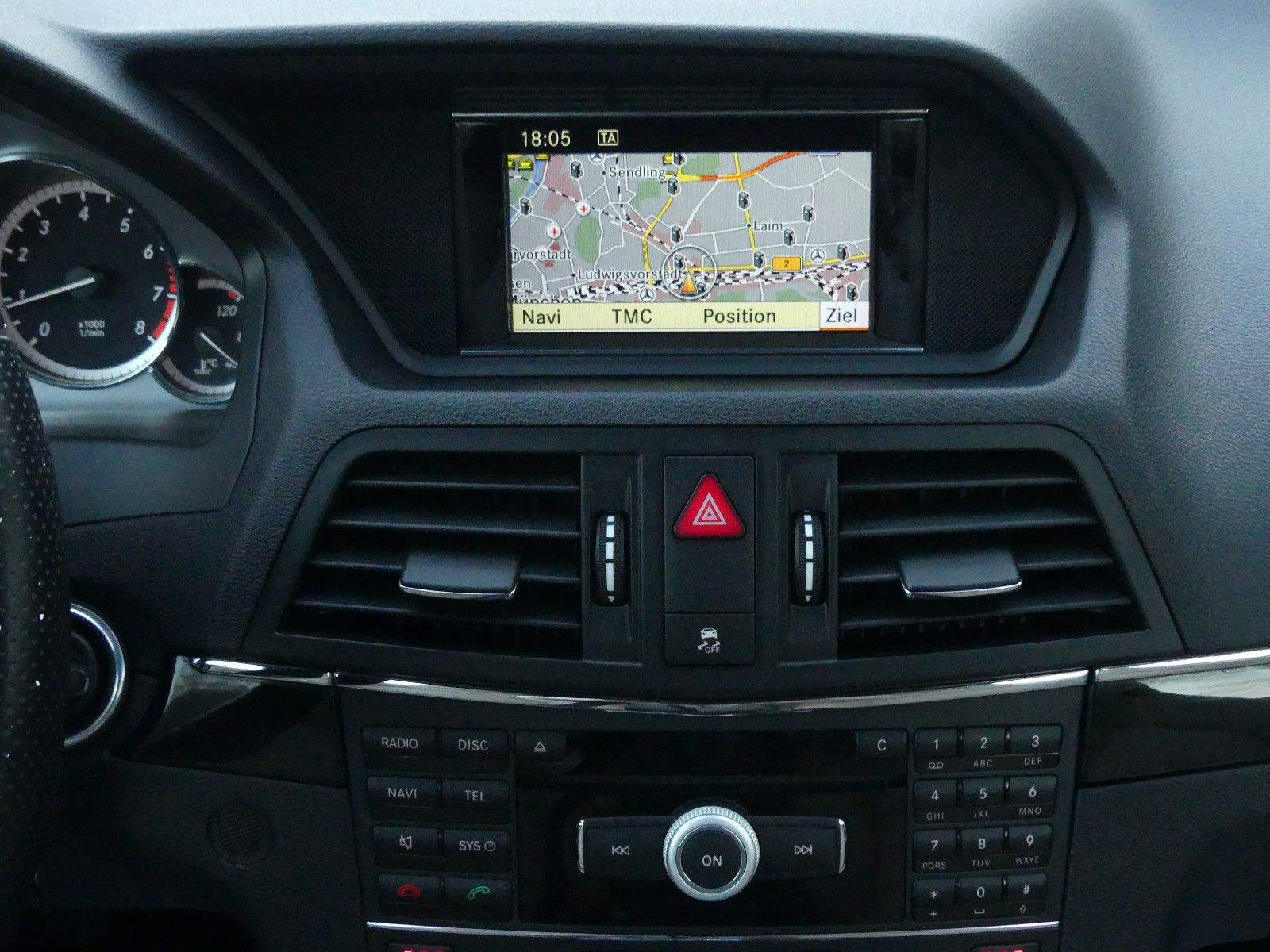 MERCEDES-BENZ E250 Coupé CGI Avantgarde 1.Hand Navi PDC Tempo