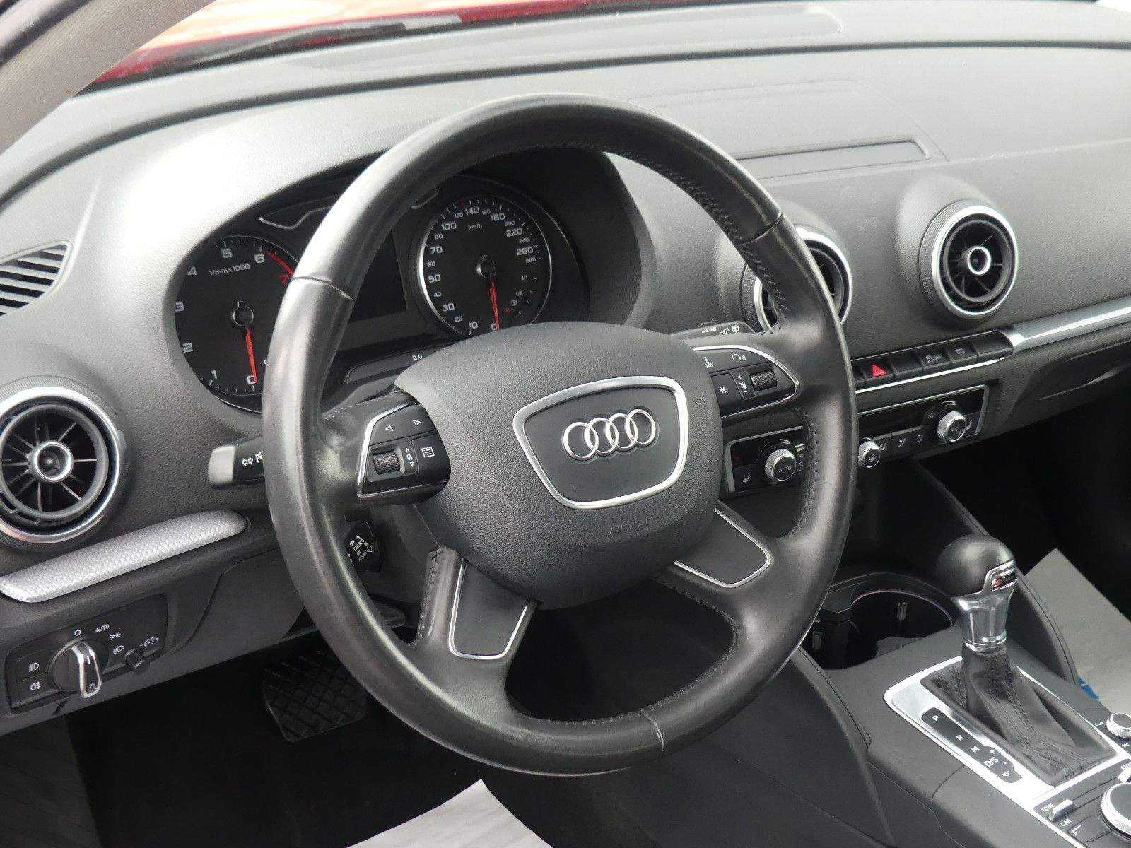 AUDI A3 Sportback Aut. Ambiente Bi-Xenon Tempomat PDC