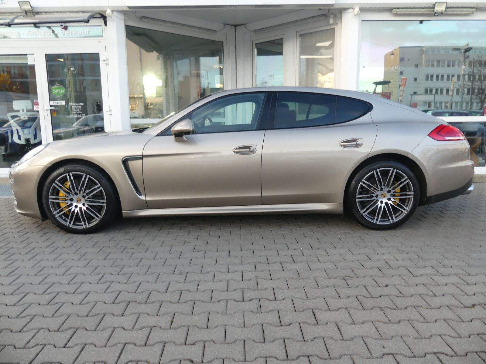 PORSCHE Panamera Diesel Keramik Burmester Fond-DVD 360°C