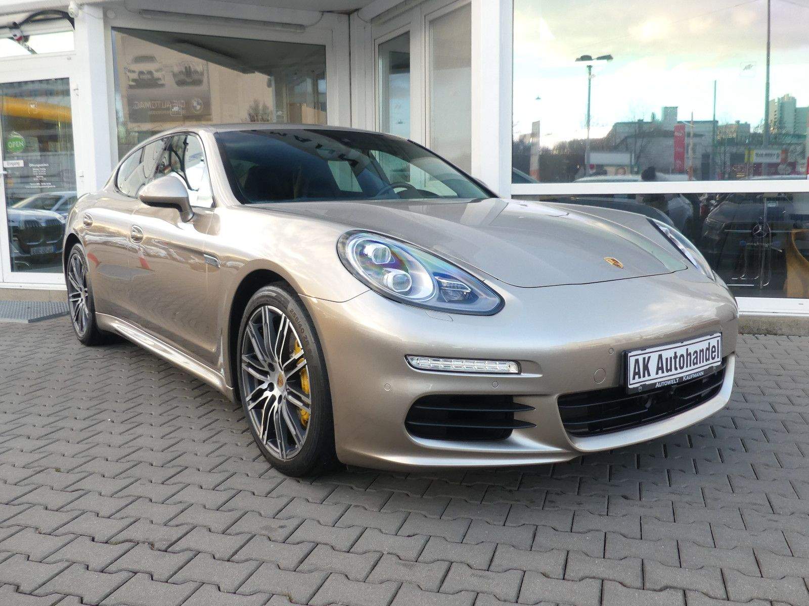 PORSCHE Panamera Diesel Keramik Burmester Fond-DVD 360°C
