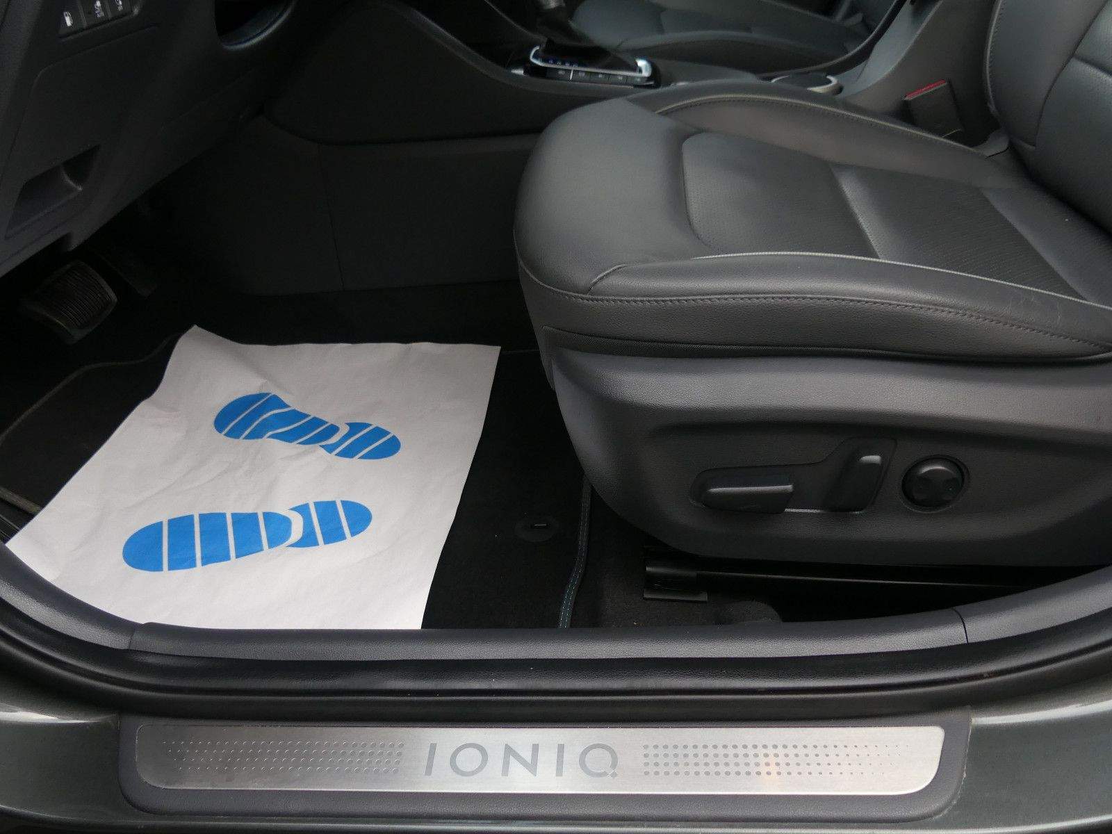 HYUNDAI IONIQ Prime ACC LED Cam. Leder Navi CarPlay DAB