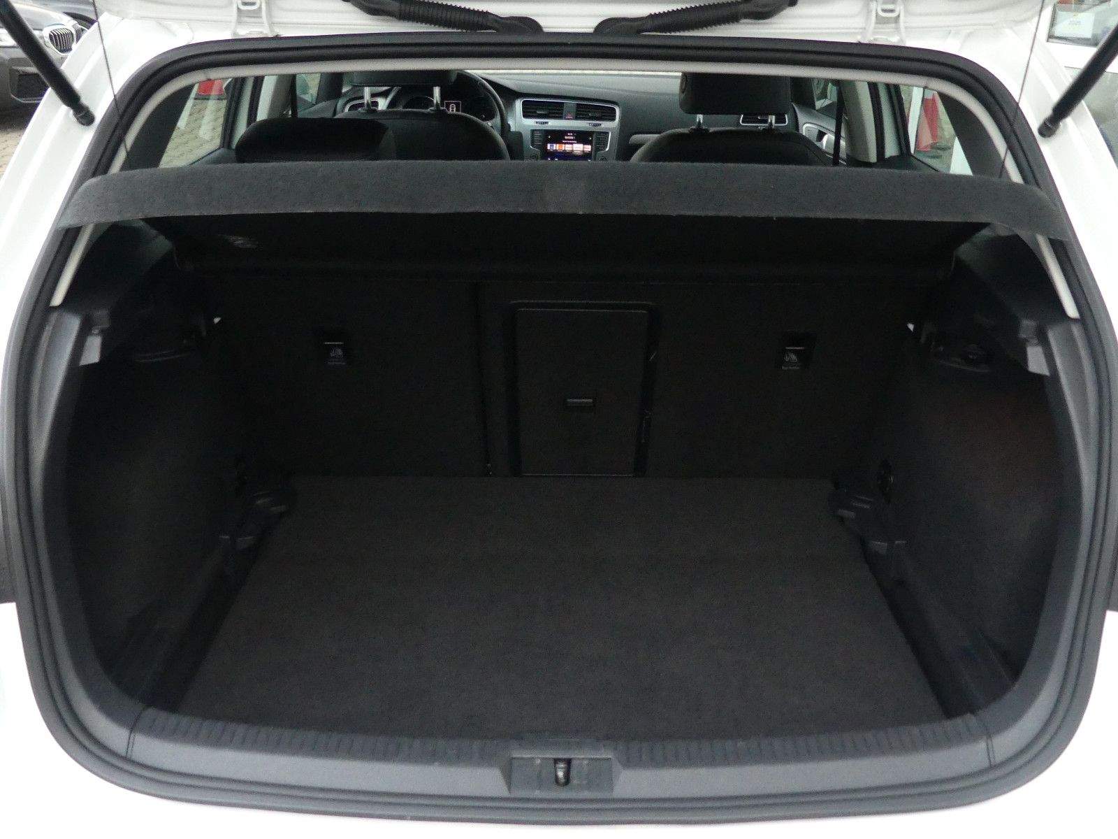 VW Golf 7 Lim. Comfortline Bi-Xenon BMT PDC Navi