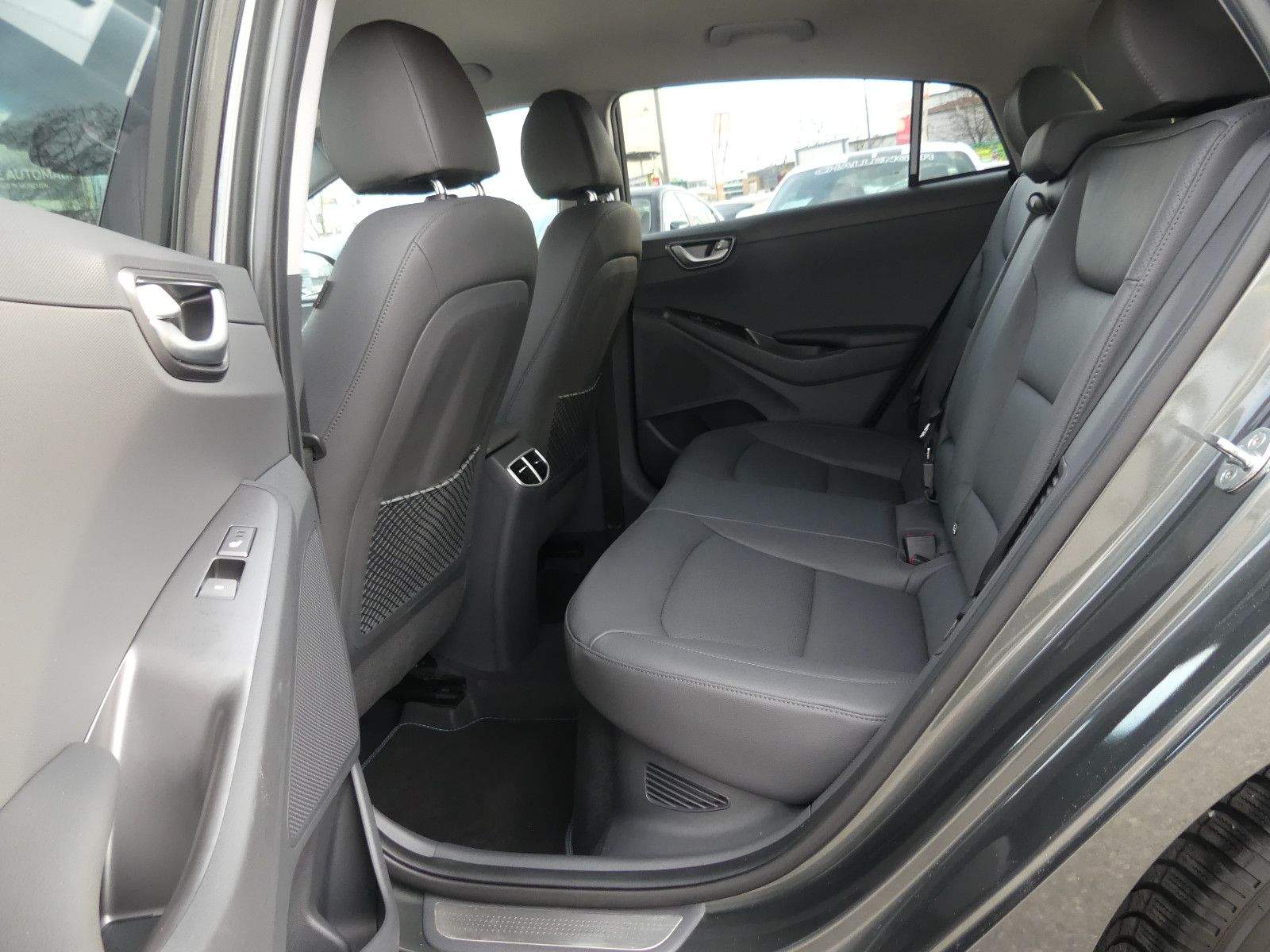 HYUNDAI IONIQ Prime ACC LED Cam. Leder Navi CarPlay DAB