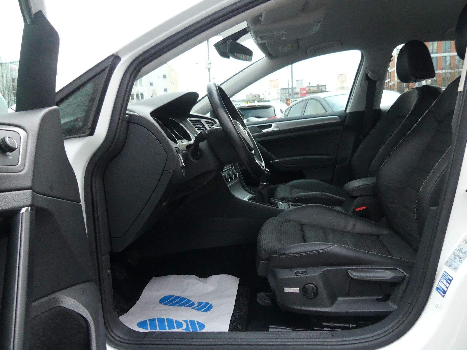 VW Golf 7 Lim. Comfortline Bi-Xenon BMT PDC Navi