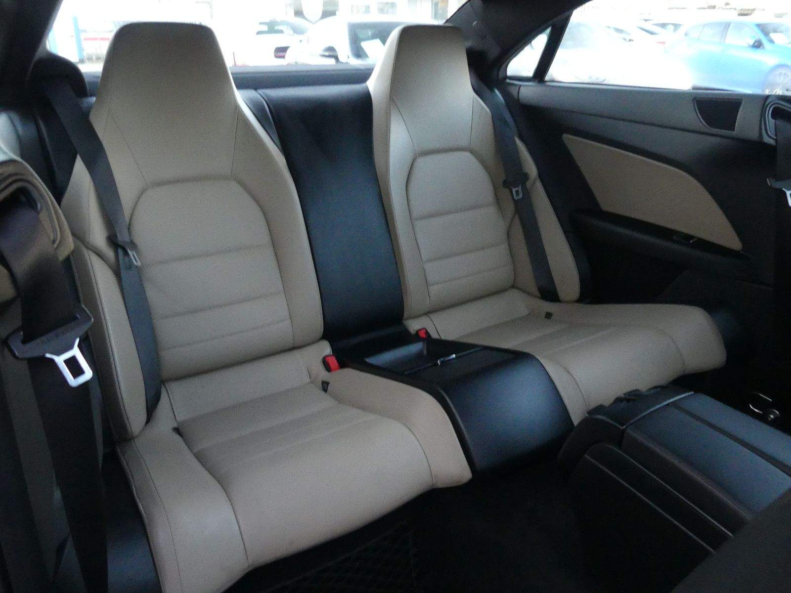 MERCEDES-BENZ E250 Coupé CGI Avantgarde 1.Hand Navi PDC Tempo