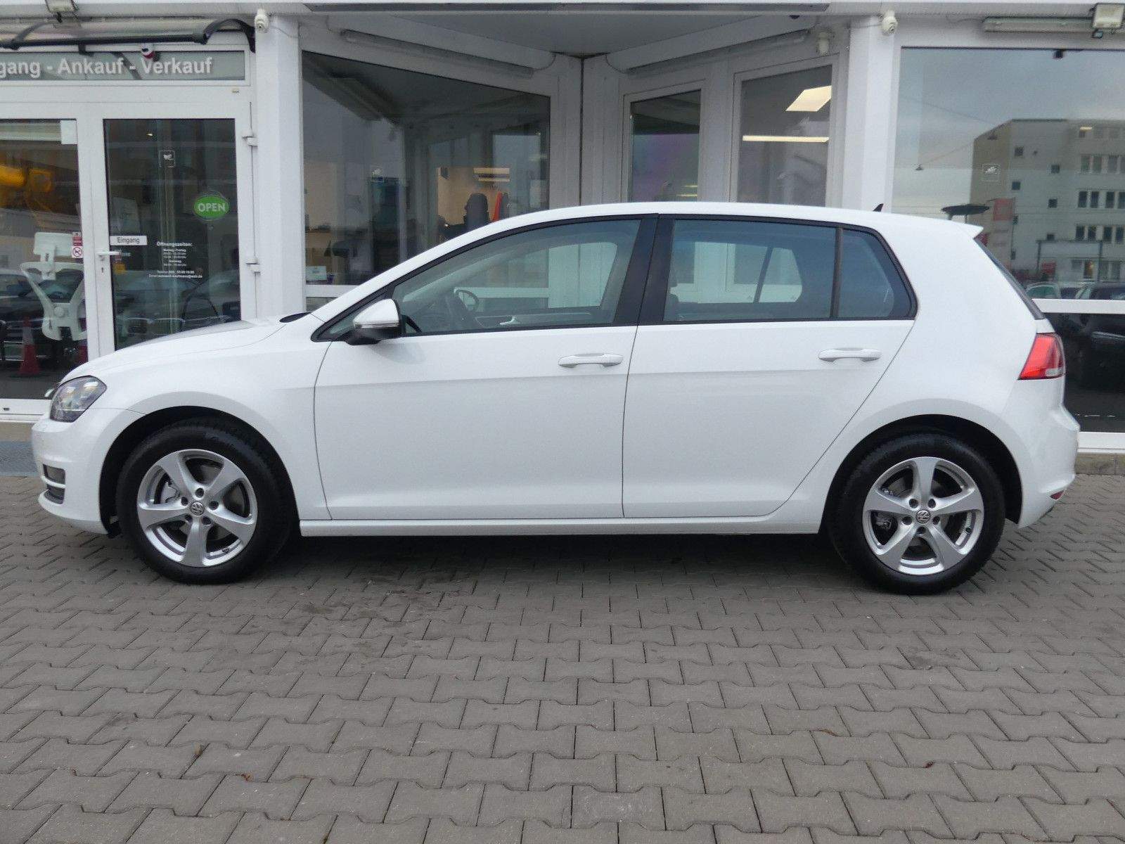 VW Golf 7 Lim. Comfortline Bi-Xenon BMT PDC Navi