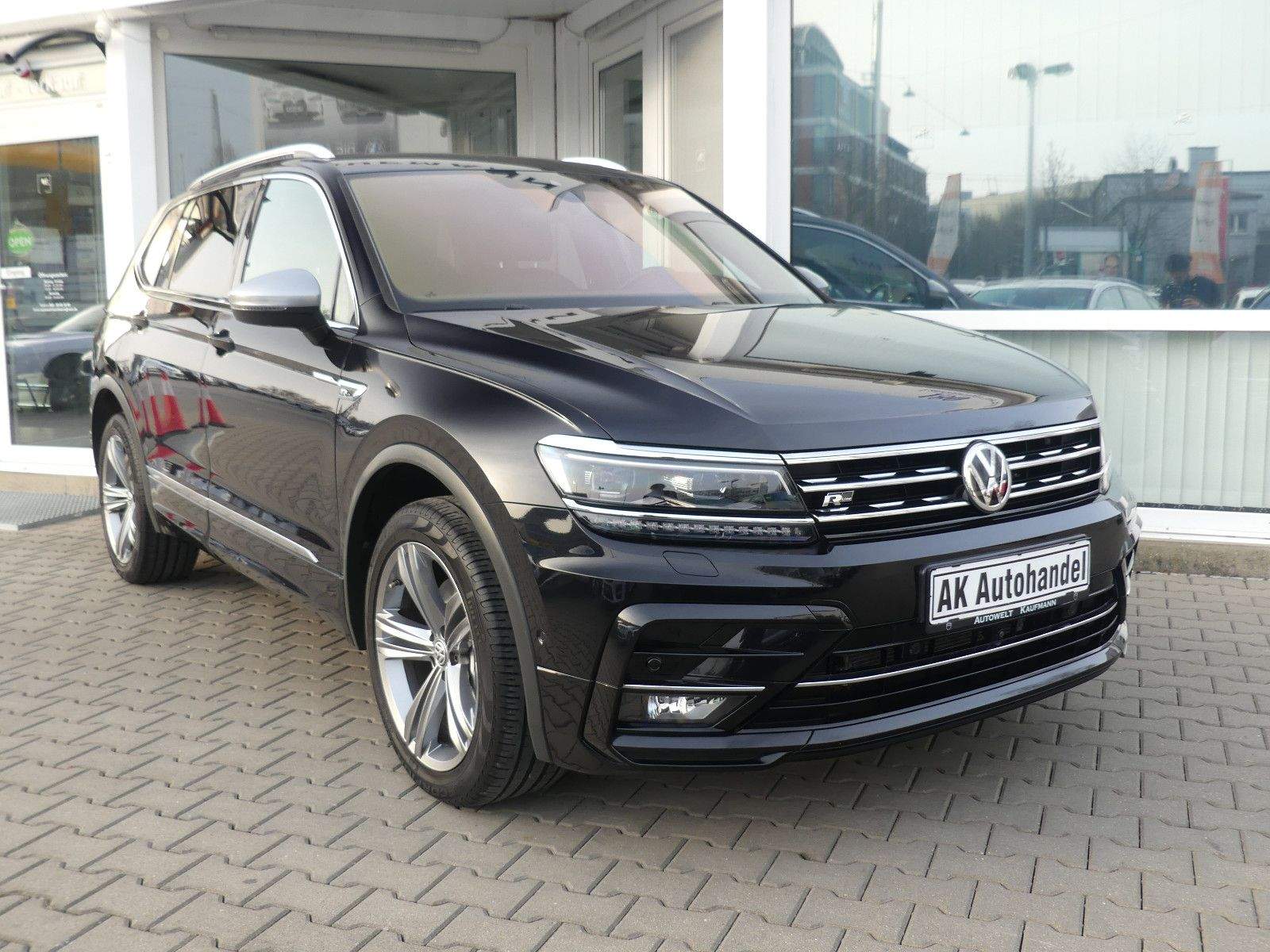 VW Allspace R-Line 4Motion Pano Leder LED ACC AHK