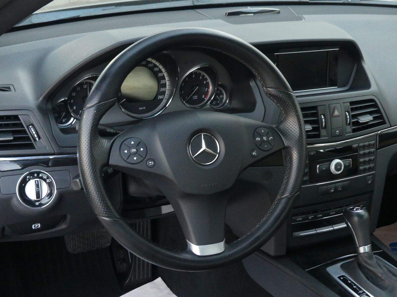MERCEDES-BENZ E250 Coupé CGI Avantgarde 1.Hand Navi PDC Tempo