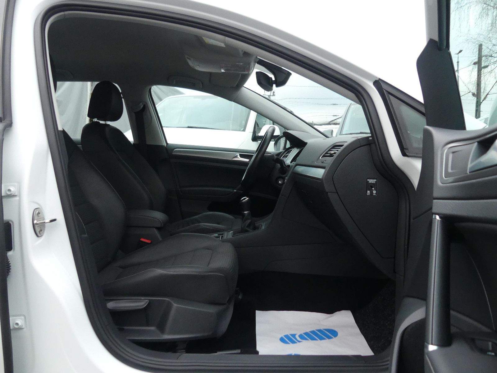 VW Golf 7 Lim. Comfortline Bi-Xenon BMT PDC Navi