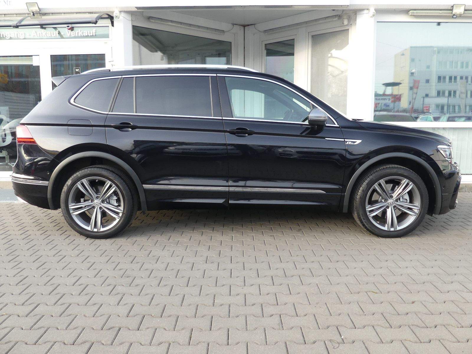 VW Allspace R-Line 4Motion Pano Leder LED ACC AHK