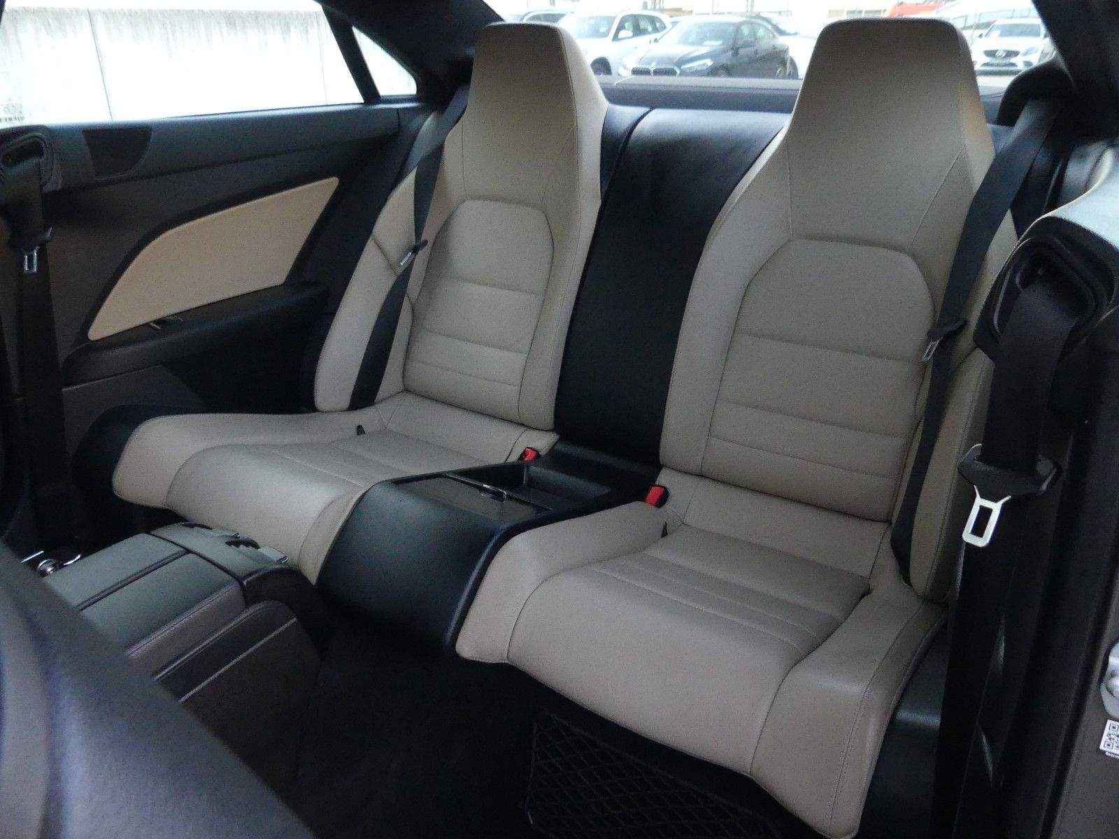 MERCEDES-BENZ E250 Coupé CGI Avantgarde 1.Hand Navi PDC Tempo