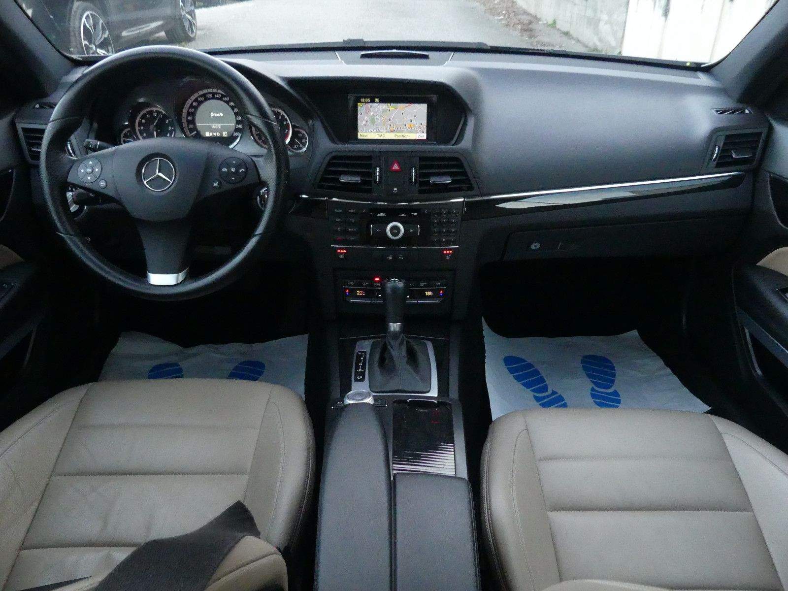 MERCEDES-BENZ E250 Coupé CGI Avantgarde 1.Hand Navi PDC Tempo