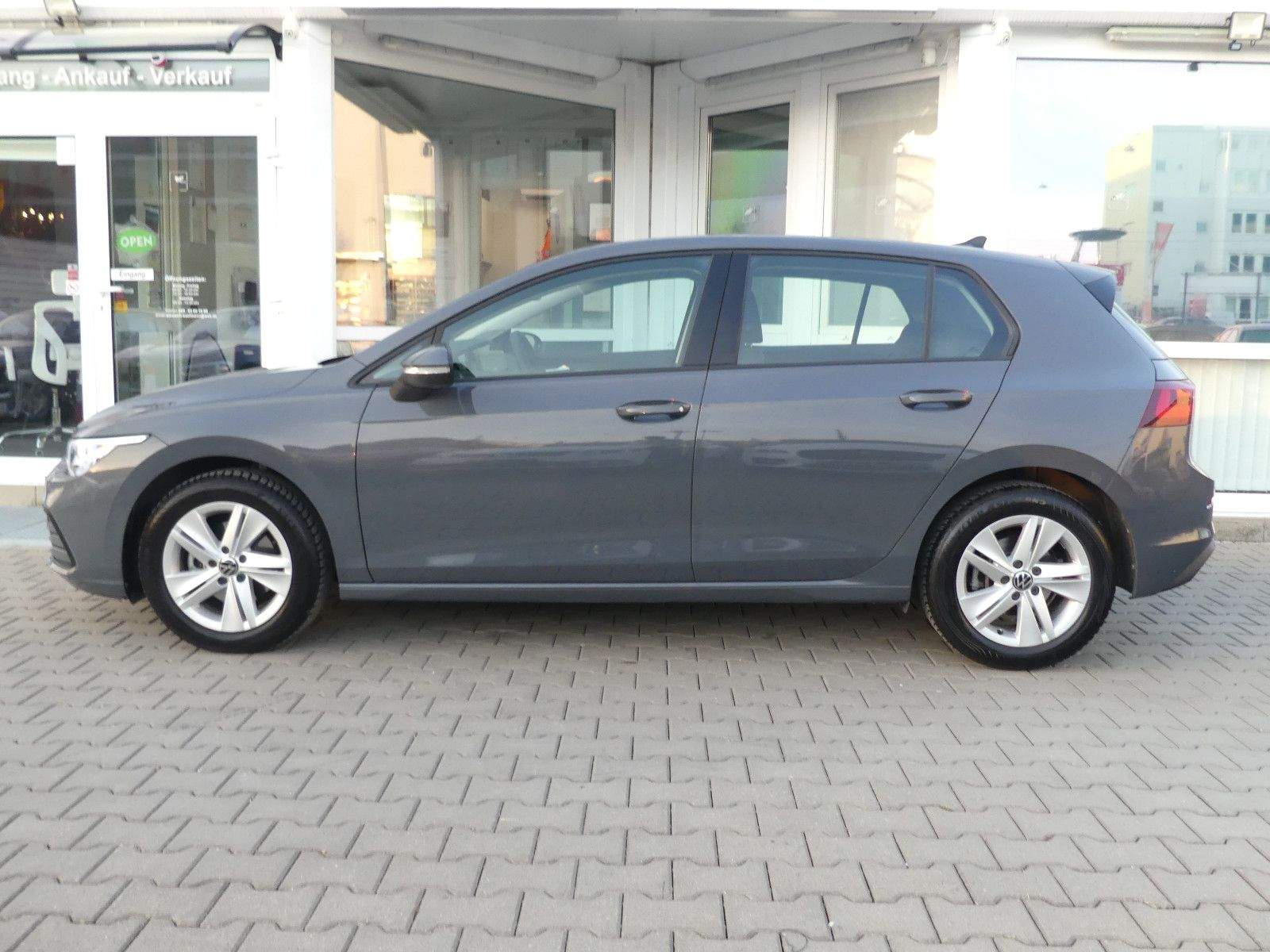 VW Golf 8 Life 1.5 eTSI Standheiz. Panorama Head-Up
