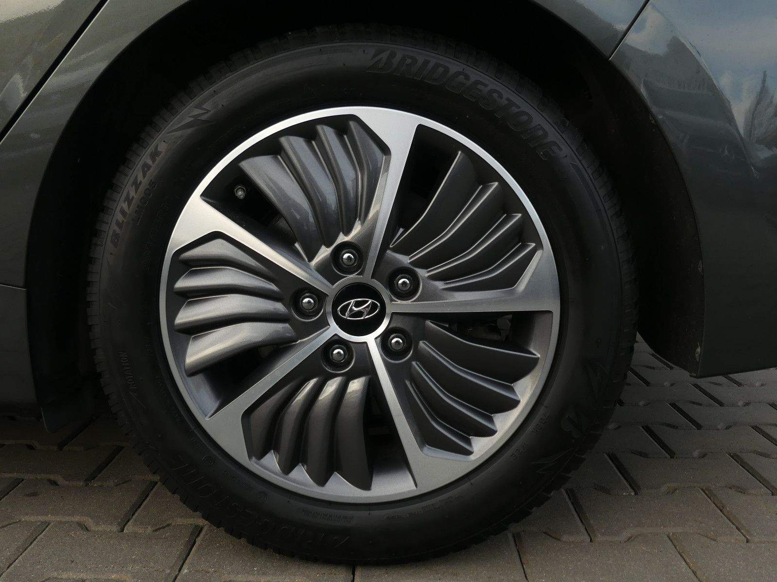 HYUNDAI IONIQ Prime ACC LED Cam. Leder Navi CarPlay DAB