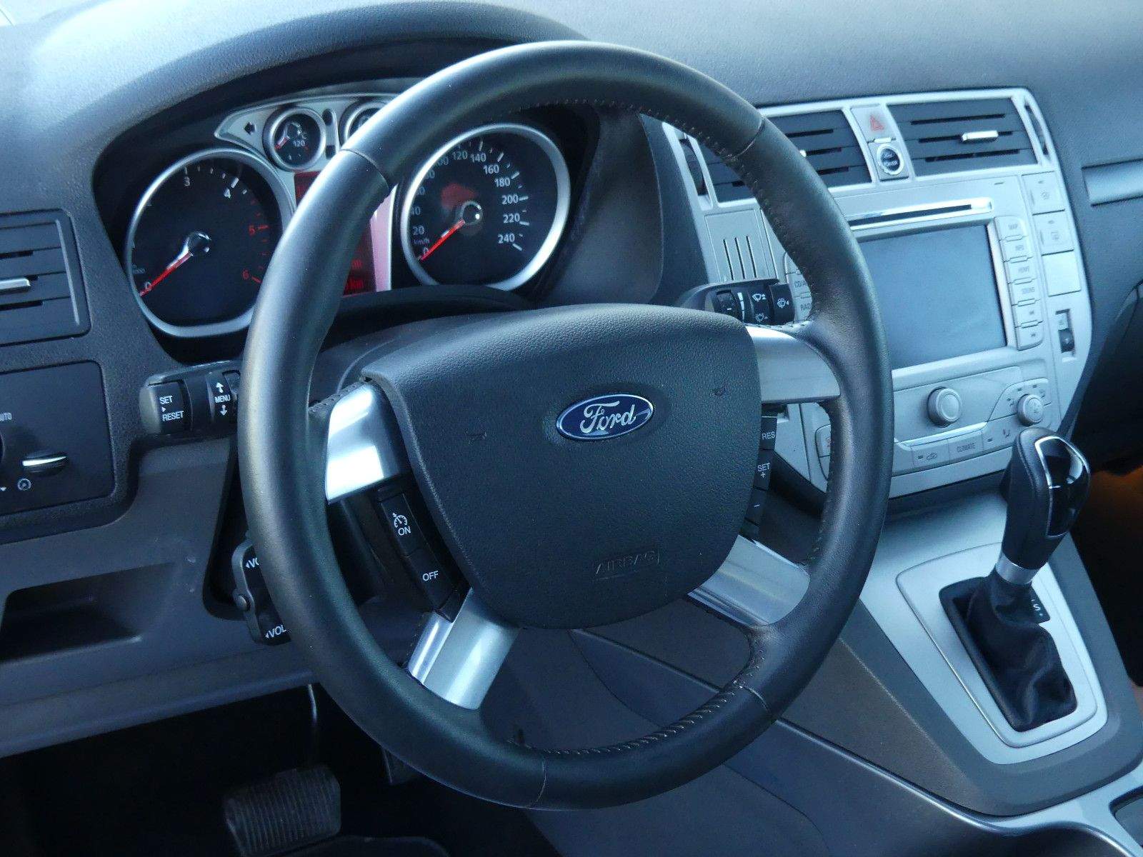 FORD Kuga Titanium Bluethooth Panorama Aut.