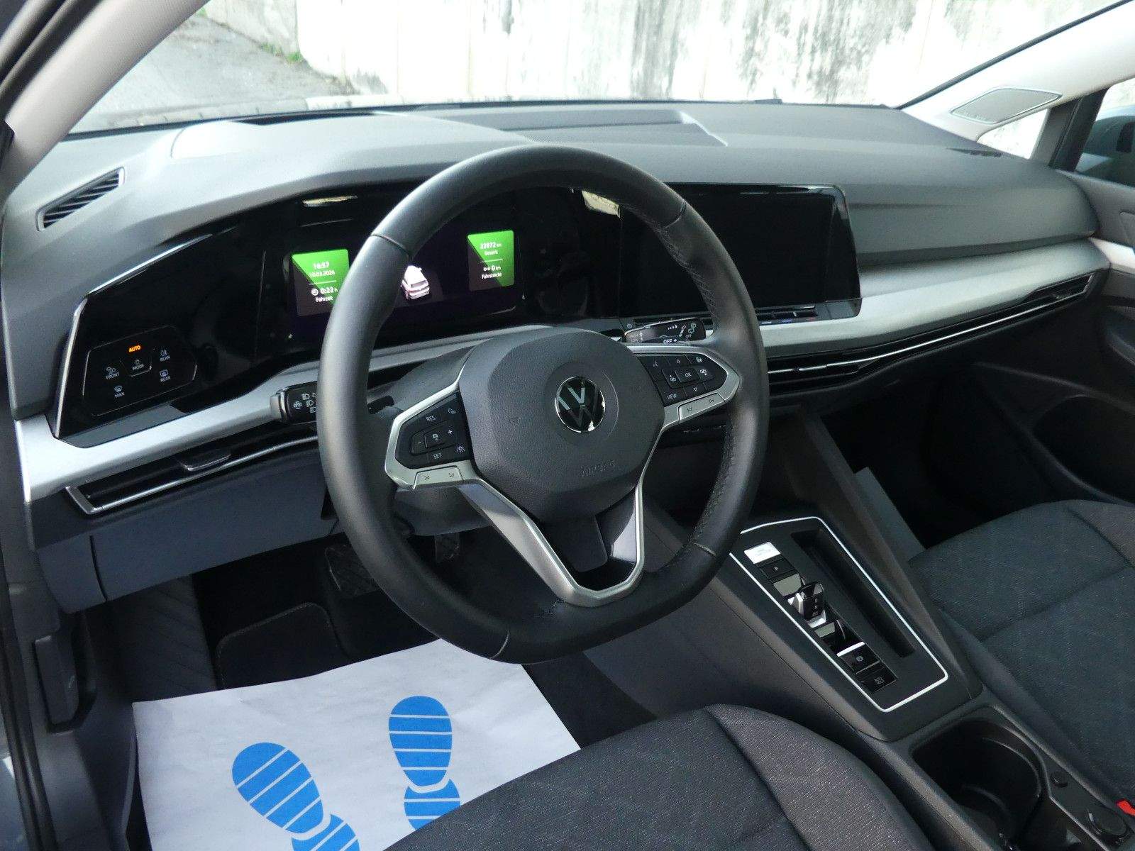 VW Golf 8 Life 1.5 eTSI Standheiz. Panorama Head-Up