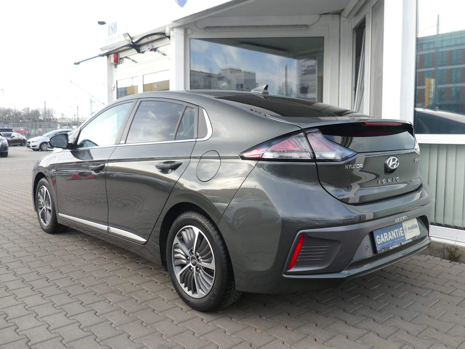 HYUNDAI IONIQ Prime ACC LED Cam. Leder Navi CarPlay DAB