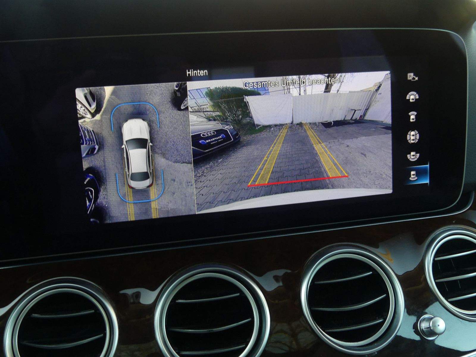 MERCEDES-BENZ E220D Avantgarde+Exclusive HUD 360° Burmester