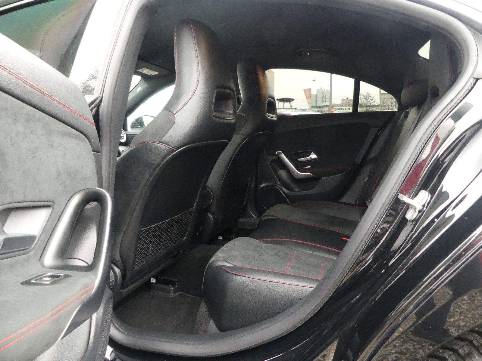 MERCEDES-BENZ CLA 200 AMG Line LED Kamera Alcantara CarPlay