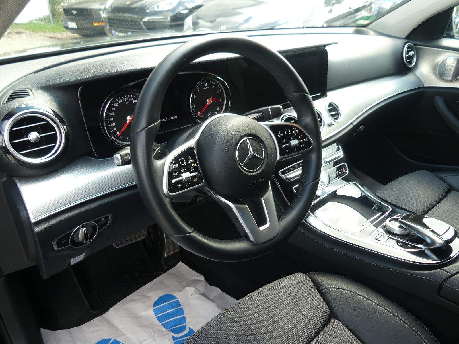 MERCEDES-BENZ E 200 T AMG-Line Avantgarde Burmester Navi LED