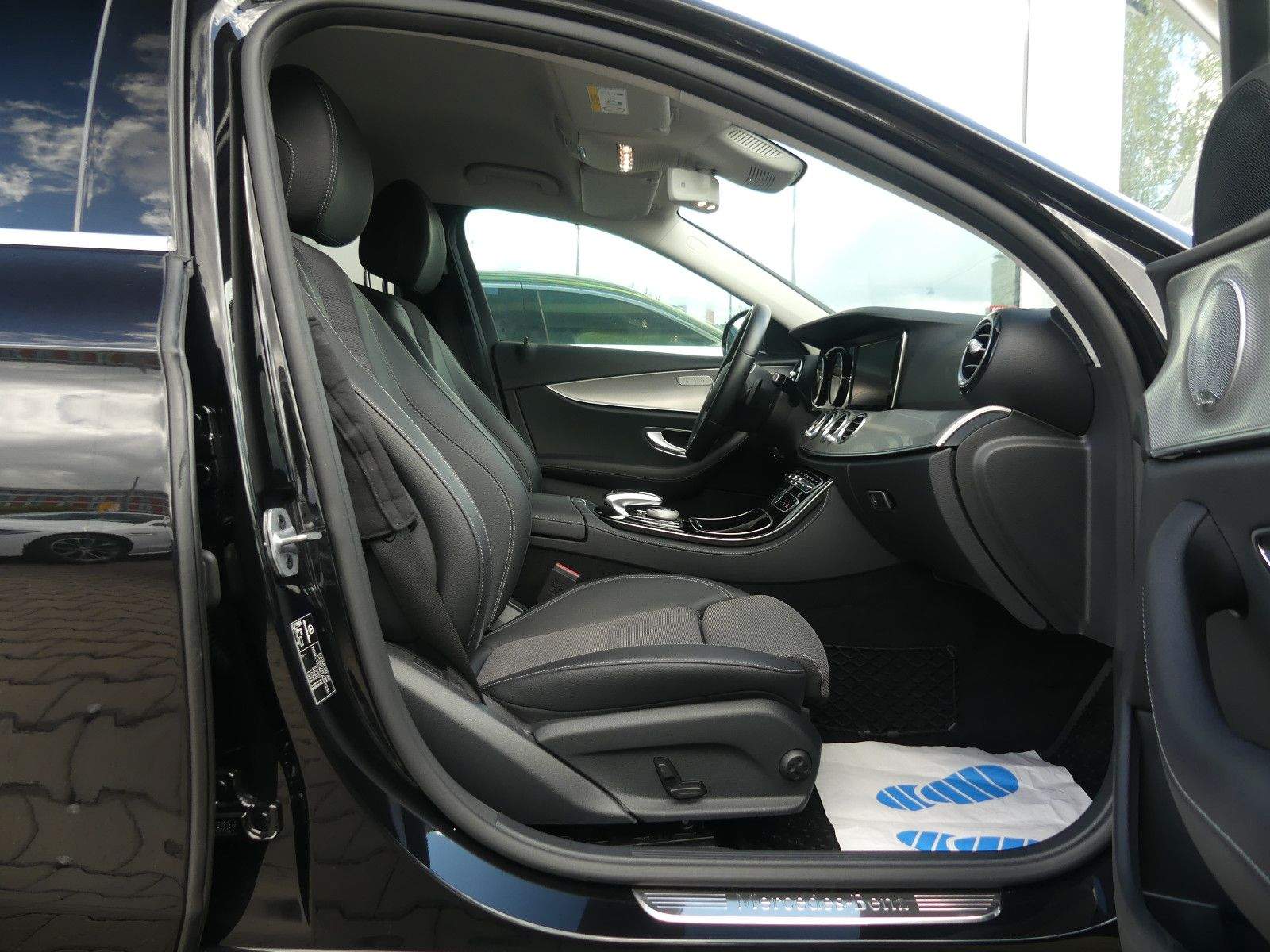 MERCEDES-BENZ E 200 T AMG-Line Avantgarde Burmester Navi LED