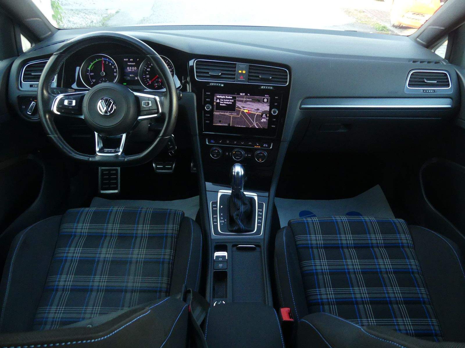 VW Golf VII GTE LED ACC Kamera Standheizung CarPlay