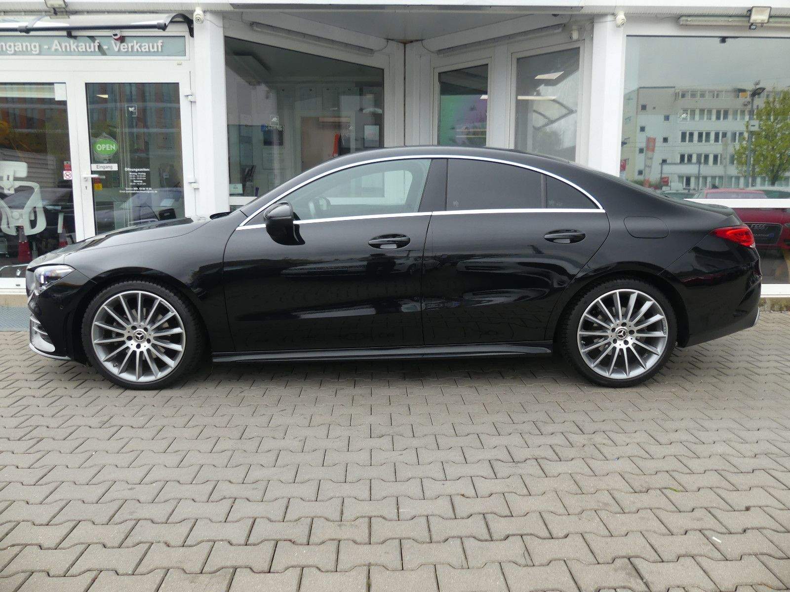 MERCEDES-BENZ CLA 200 AMG Line LED Kamera Alcantara CarPlay