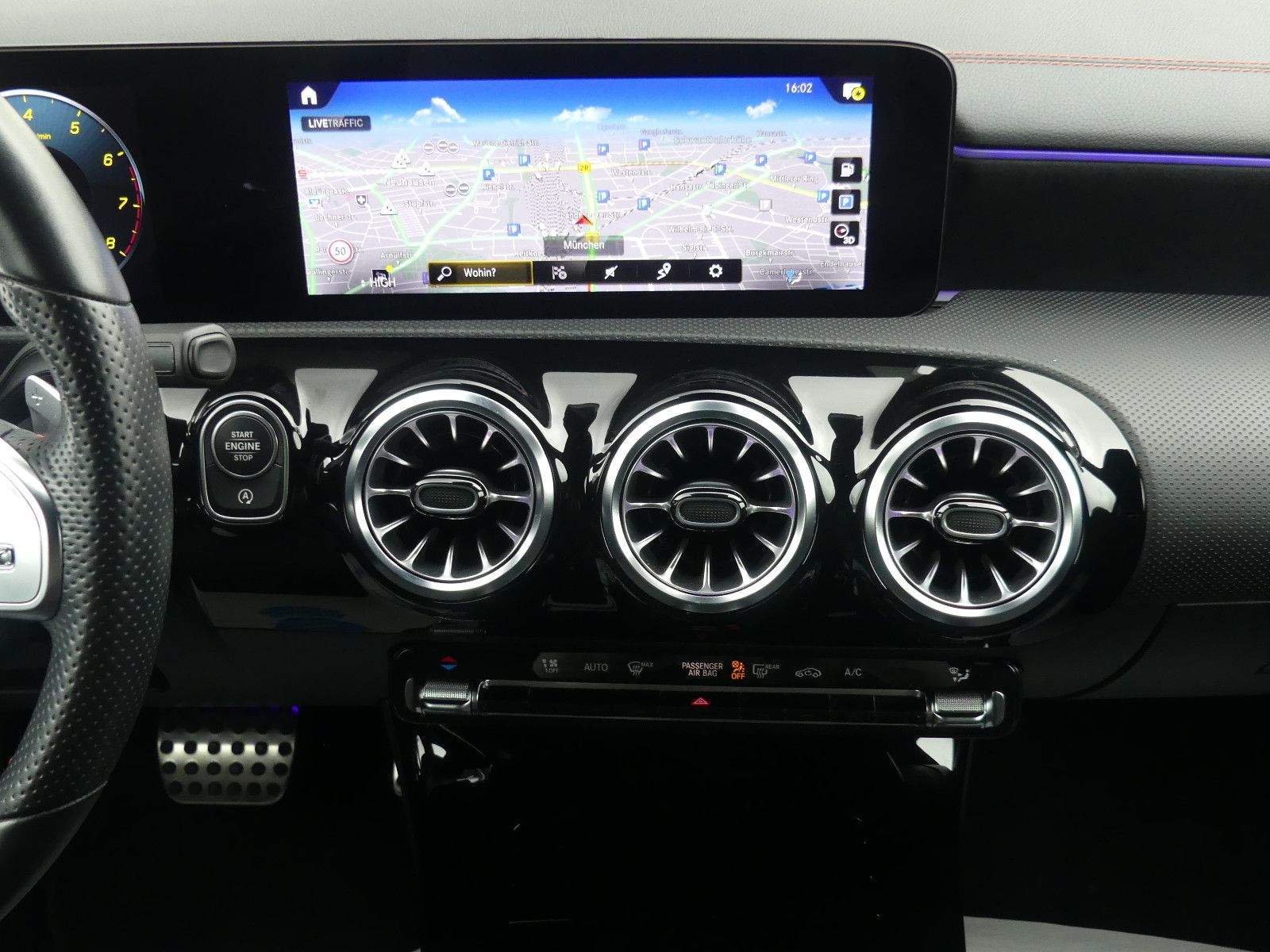 MERCEDES-BENZ CLA 200 AMG Line LED Kamera Alcantara CarPlay